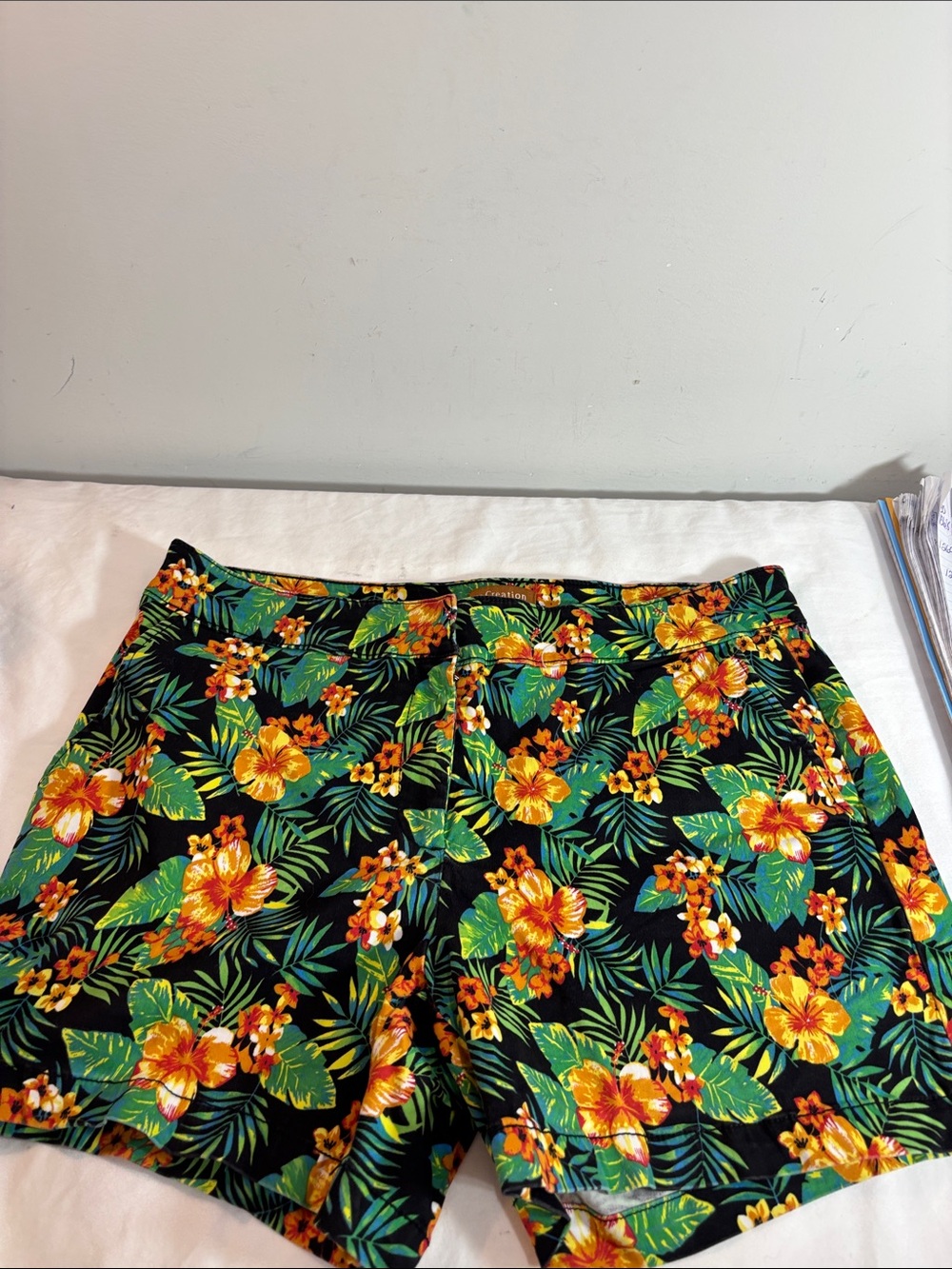 Recreation Women’s Black Tropical Floral Shorts. 0295